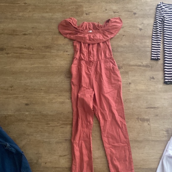 2 dresses 1 jacket and 1 jumpsuit - Picture 3 of 6